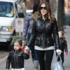 La super maman Sarah Jessica Parker emmène son fils James à l'école avant de venir chercher ses jumelles Marion et Tabitha, à New York, le 7 janvier 2013