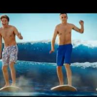 One Direction : De sexy surfers, skieurs ou motards pour ''Kiss You''