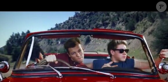 Les One Direction, s'amusent en voiture dans leur nouveau clip Kiss You, issu de l'album Take me home, sorti le 13 novembre 2012.