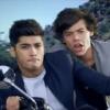 Les One Direction, s'éclatent à moto dans leur nouveau clip Kiss You, issu de l'album Take me home, sorti le 13 novembre 2012.