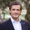 Le prince Carl Philip de Suède a conçu en 2013 pour une campagne caritative de la Fondation Coeur-Poumon un pins en forme de coeur.