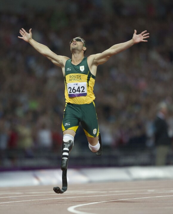 Oscar Pistorius lors de sa victoire en finale du 400m lors des jeux paralympiques, le 8 septembre 2012 à Londres