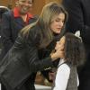 Letizia et Felipe d'Espagne avec des enfants lauréats d'un concours de dessin, au palais de la Zarzuela à Madrid, le 9 janvier 2013.