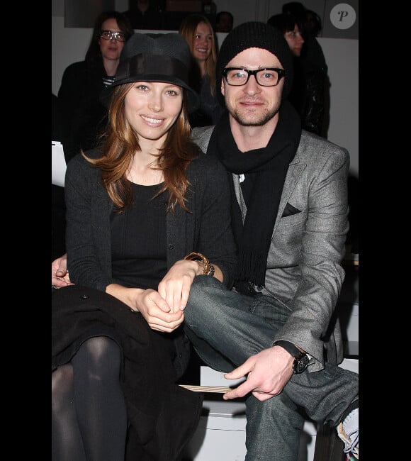 Justin Timberlake et Jessica Biel, amoureux, à l'espace Paris68's pour la présentation de la collection de prêt à porter femme dessinée par Marcella Lindeberg, à New York, le 18 février 2010.