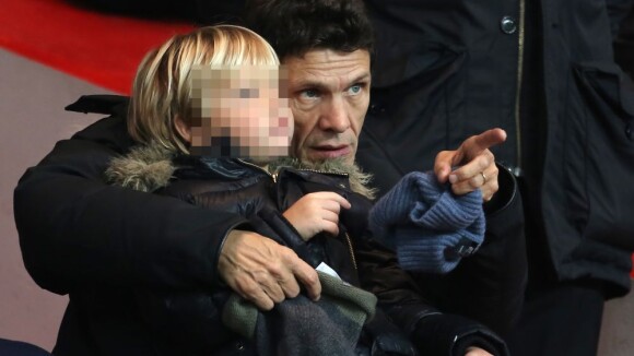Marc Lavoine : Un papa très câlin avec son fils, jeune supporter du PSG