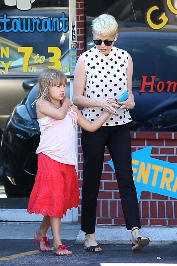 Michelle Williams et sa fille Matilda à Los Angeles le 27 août 2012