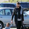Charlize Theron et son fils Jackson, en promenade à Beverly Hills, Los Angeles, le 15 janvier 2013.