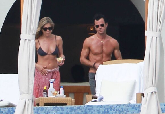 Jennifer Aniston et son fiancé Justin Theroux en vacances à Cabo San Lucas le 27 décembre 2012.