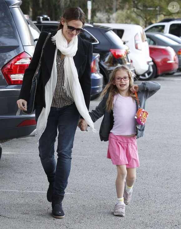 Jennifer Garner et sa fille Violet vont se promener au parc, à Los Angeles, le 16 janvier 2013