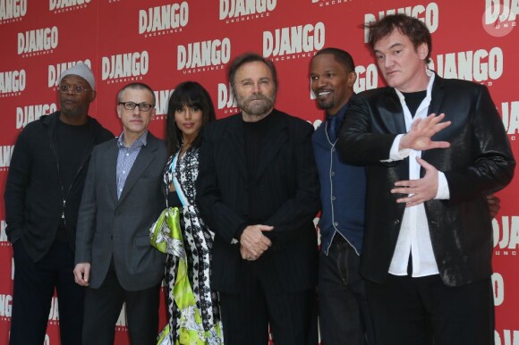 Samuel L. Jackson, Christoph Waltz, Karry Washington, Franco Nero, Jamie Foxx et Quentin Tarantino posent ensemble lors de la première de Django Unchained à Rome, le 4 janvier 2013.