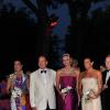 La famille princière de Monaco en août 2011 : la princesse Caroline de Hanovre, le prince Albert II, son épouse Charlene et la princesse Stéphanie de Monaco lors du bal de la Croix-Rouge