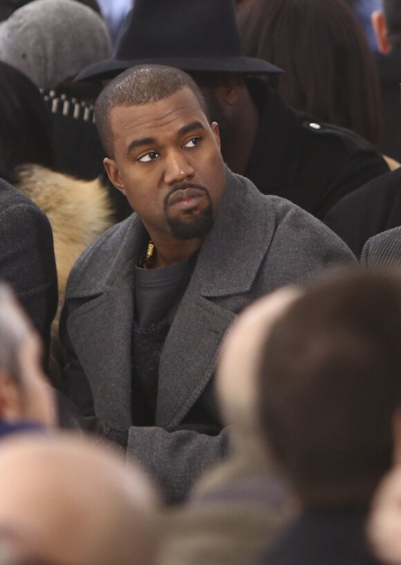 Kanye West assiste au défilé de mode prêt-à-porter homme automne-hiver 2013/2014 de la maison Martin Margiela au garage Turenne à Paris, durant la Fashion Week, le 18 janvier 2013