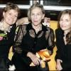 Cécile Bonnefond, Andrée Putman et Isabelle Huppert au lancement international du champagne Veuve Clicquot Rose à Paris, le 21 mars 2006.