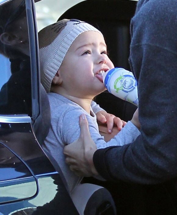 Flynn fait un caprice à sa maman Miranda Kerr dans les rues de L.A. en janvier 2013.Photo exclusive