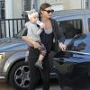 Miranda Kerr et son adorable fils de deux ans Flynn dans les rues de L.A. en janvier 2013.Photo exclusive