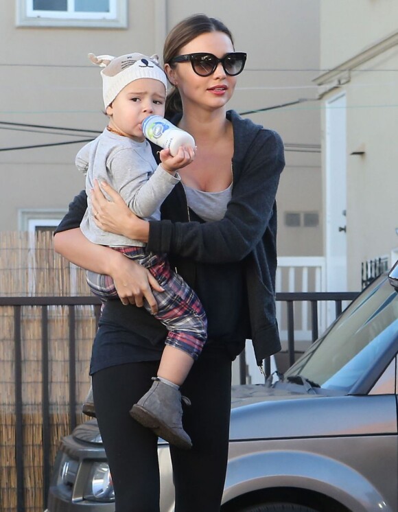 Miranda Kerr et son fils Flynn complices dans les rues de L.A. en janvier 2013.Photo exclusive