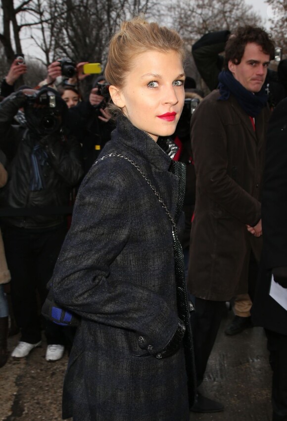 Clémence Poésy arrive au défilé Chanel Haute Couture le 22 janvier 2013