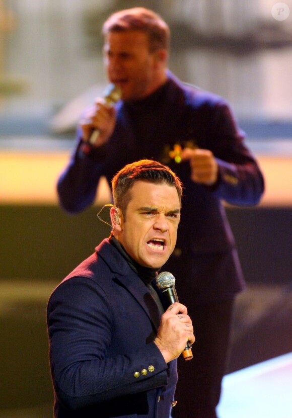 Robbie Williams sur scène avec son groupe Take That aux Echo Music Awards à Berlin, le 24 mars 2011.