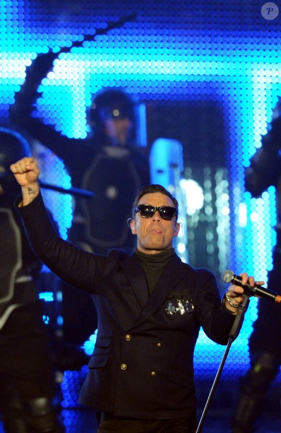 Robbie Williams avec son groupe Take That, sur la scène des Echo Music Awards à Berlin, le 24 mars 2011.