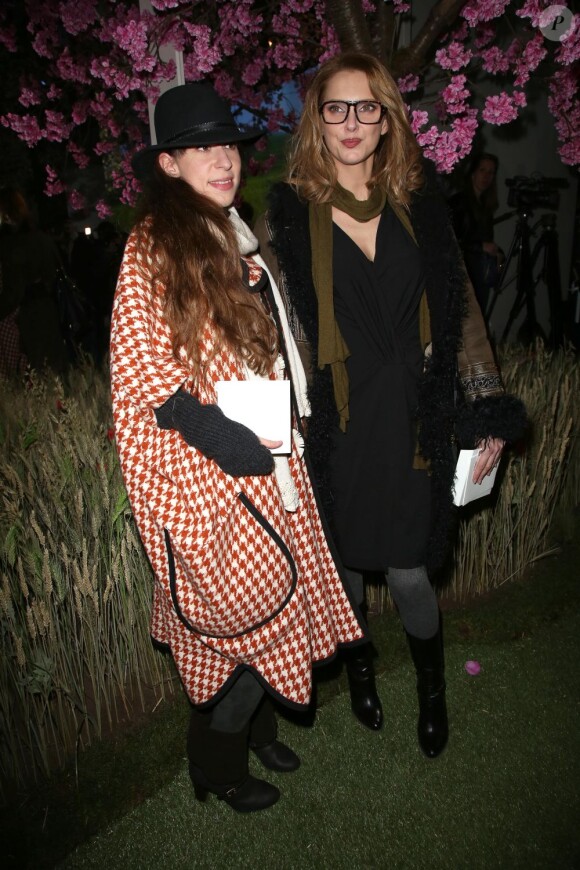 Frédérique Bel et une amie assistent au défilé couture de Zahia Dehar au Palais de Tokyo. Paris, le 23 janvier 2013.