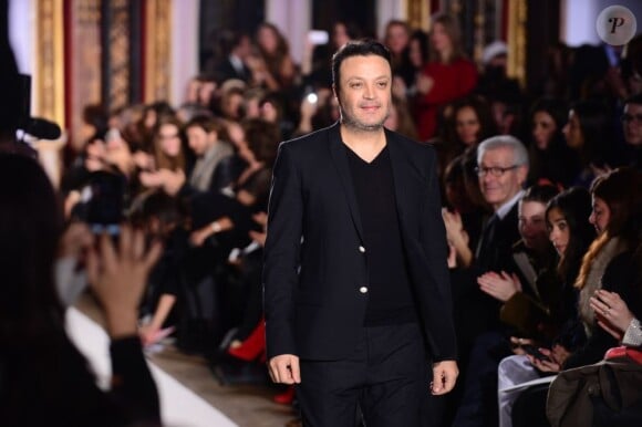 Zuhair Murad effectue une apparition à l'issue de son défilé haute couture printemps-été 2013 à l'hôtel Westin. Paris, le 24 janvier 2013.