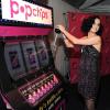 La chanteuse Katy Perry fait la promotion de ses paquets de chips pour la marque Popchips, à Los Angeles, le 24 janvier 2013.