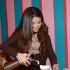 Selena Gomez, charmante ambassadrice de l'Unicef qui s'amuse avec de la crème chantilly, à New York, le 18 janvier 2013.