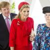 Le prince héritier Willem-Alexander et la princesse Maxima en visite avec la reine Beatrix des Pays-Bas à l'Université technologique de Nayang, à Singapour le 25 janvier 2013.