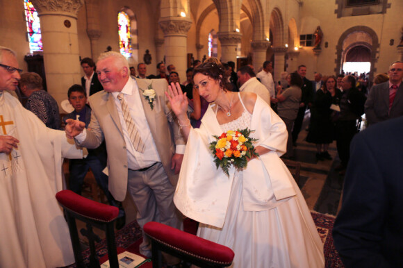 Thierry Olive et sa douce Annie lors de leur mariage religieux en l'église de Gavray, le 14 septembre 2012