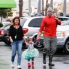 Tiffani Thiessen en compagnie de son mari Brady Smith et de leur fille de 2 ans Harper Renn Smith, à Los Angeles, le 27 janvier 2013.
