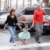 Tiffani Thiessen dans les rues de Los Angeles avec son mari et leur fille de deux ans, Harper Renn, le 27 janvier 2013.