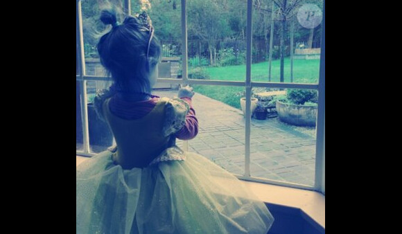 Tiffani Thiessen a posté des photos de sa fille sur Twitter.