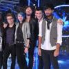 Les six candidats restants, Julie, Flo, Sophie Tith, Philippe, Paul et Florian pendant le deuxième prime de Nouvelle Star à L'arche de Saint Germain, Issy-Les-Moulineaux, le 22 janvier 2013