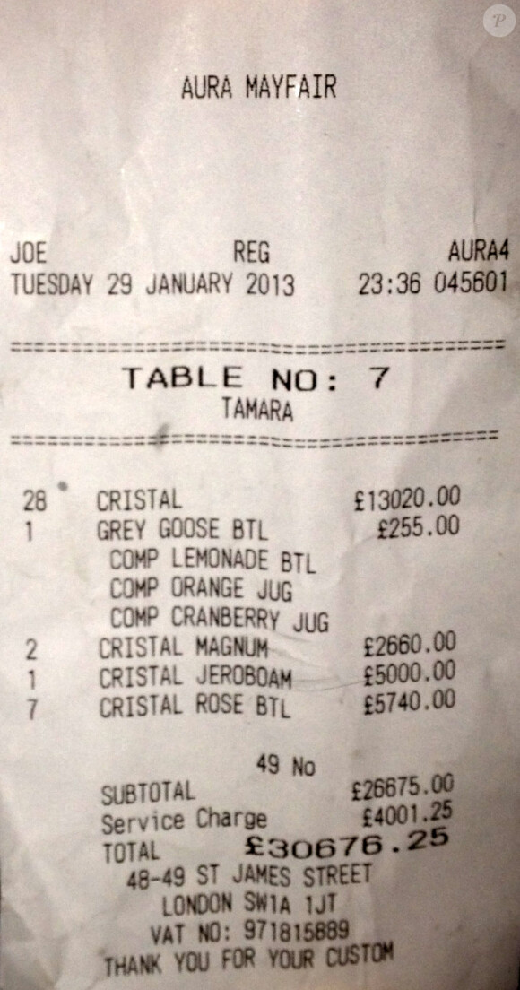 Tamara Ecclestone et sa note de 30 000 livres (environ 35 000 euros) en champagne et vodka lors d'une soirée à Londres à l'Aura Mayfair, le 29 janvier 2013