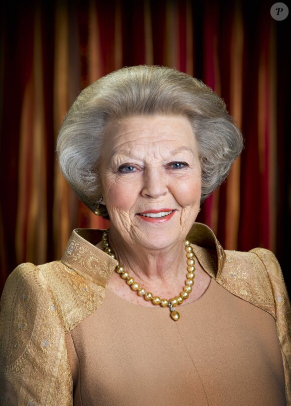 Beatrix des Pays-Bas, portrait de la reine publié à l'occasion de son 75e anniversaire le 31 janvier 2013, 3 jours après l'annonce de son abdication le 30 avril 2013 au profit de son fils le prince Willem-Alexander.