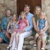 Le prince Willem-Alexander, la princesse Maxima et leurs trois filles (Catharina-Amalia, Alexia et Ariane) avec la reine Beatrix lors de leurs vacances d'été en Toscane le 4 juillet 2011.