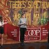 Marion Cotillard lors de la cérémonie Hasty Pudding Theatricals 2013 de l'université Harvard où elle a reçu le prix de femme de l'année à Cambridge aux Etats-Unis le 31 janvier 2013