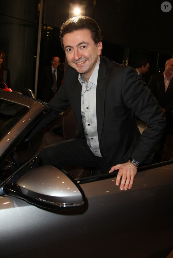 Gérald Dahan prend la pose pour le lancement de la nouvelle jaguar F-Type à Paris, le 31 janvier 2013. Photo de Marc Ausset Lacroix.