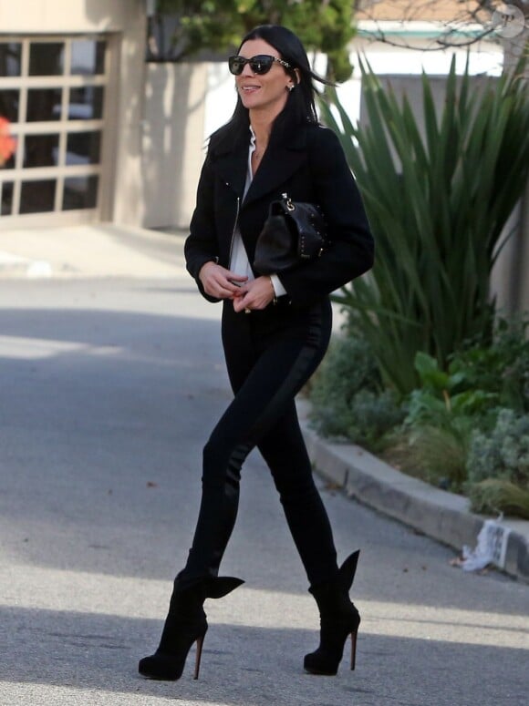 Exclusif - Liberty Ross quitte son domicile à Hollywood le 29 Janvier 2013, tout de noir vêtue avec des bottes Azzedine Alaïa.