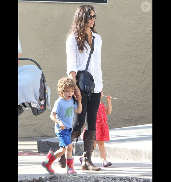 Exclusif - Camila Alves et ses deux enfants Levi et Vida à la Nouvelle-Orléans. Le 26 janvier 2013.