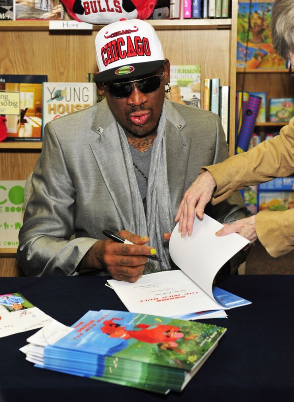 Dennis Rodman dédicacait son livre pour enfants Dennis, the wild bull à Naperville, le 3 février 2013