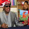 Dennis Rodman lors d'une séance dédicaces de son livre pour enfants Dennis, the wild bull à Naperville, le 3 février 2013