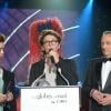 Raphaël reçoit le prix du meilleur interprète lors de la 8e édition des Globes de Cristal à Paris, le 4 février 2013.