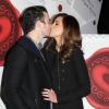 Kevin Jonas et son épouse Danielle, lors de la présentation du timbre spécial Saint-Valentin par la poste américaine, à New York, le 5 février 2013.