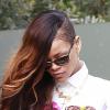 Rihanna, stylée dans une chemise Christopher Kane, quitte le domicile de Chris Brown et l'accompagne au tribunal du comté de Los Angeles. Le 6 février 2013.