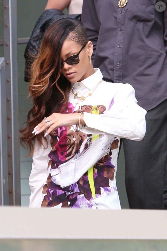 Rihanna quitte le domicile de Chris Brown et l'accompagne au tribunal du comté de Los Angeles où il doit comparaître dans le cadre de sa probation. Los Angeles, le 6 février 2013.