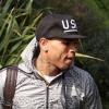 Chris Brown quitte son domicile et se dirige vers le tribunal du comté de Los Angeles où il doit comparaître avec son avocat Mark Geragos. Los Angeles, le 6 février 2013.