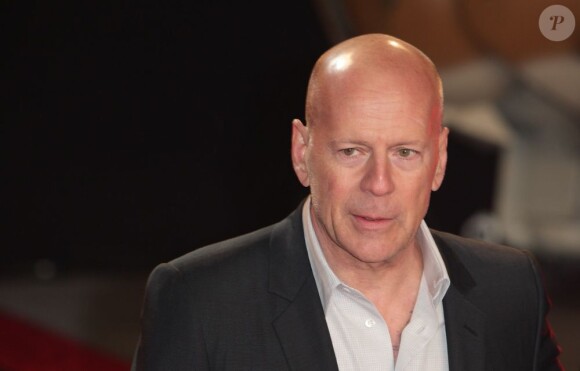 Bruce Willis sous le feu des projecteurs à la première de Die Hard 5 à Londres le 7 février 2013 après son étrange show télévisé de la veille sur la BBC 1.
