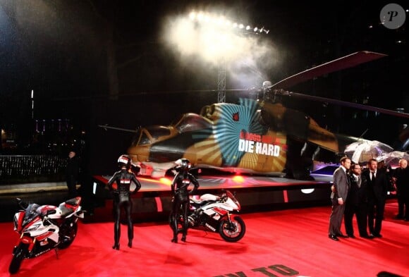 Beau tapis rouge pour la première de Die Hard 5 à Londres le 7 février 2013.