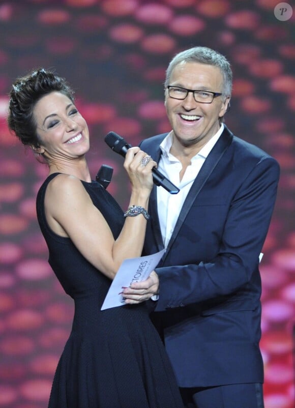 Laurent Ruquier et Virginie Guilhaume, très complices, présentaient la 28e cérémonie des Victoires de la Musique à Paris, le 8 février 2013.